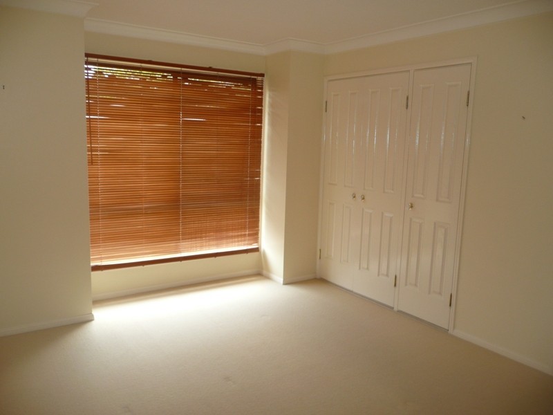 2/218 Campbell Street, Newtown QLD 4350