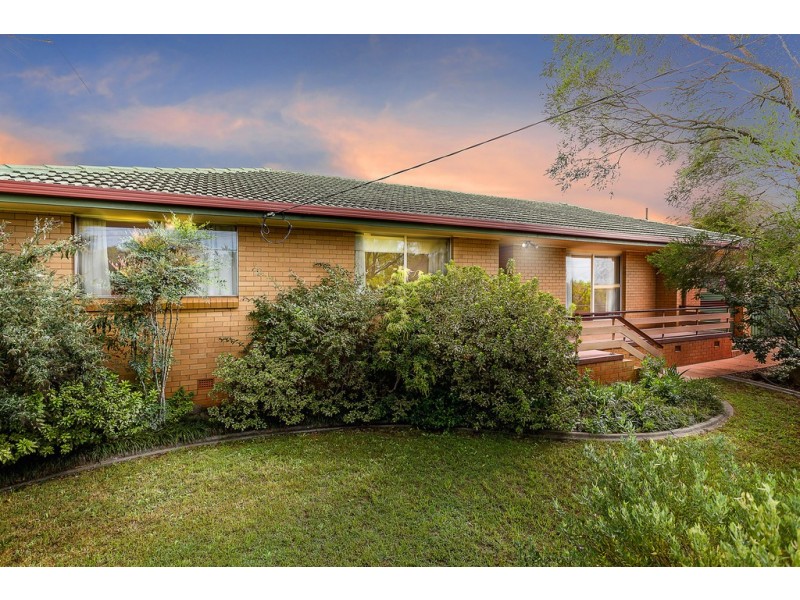 27 Mott Crescent, Rockville QLD 4350