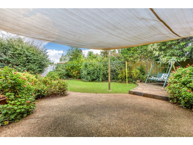 27 Mott Crescent, Rockville QLD 4350