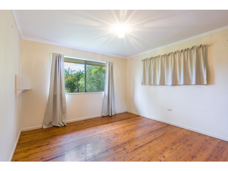 27 Mott Crescent, Rockville QLD 4350