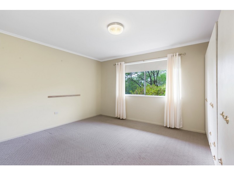 27 Mott Crescent, Rockville QLD 4350