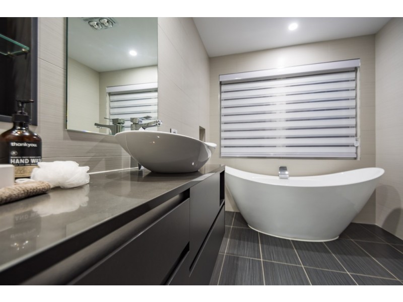 482 Mackenzie Street, Middle Ridge QLD 4350