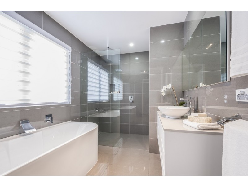 482 Mackenzie Street, Middle Ridge QLD 4350