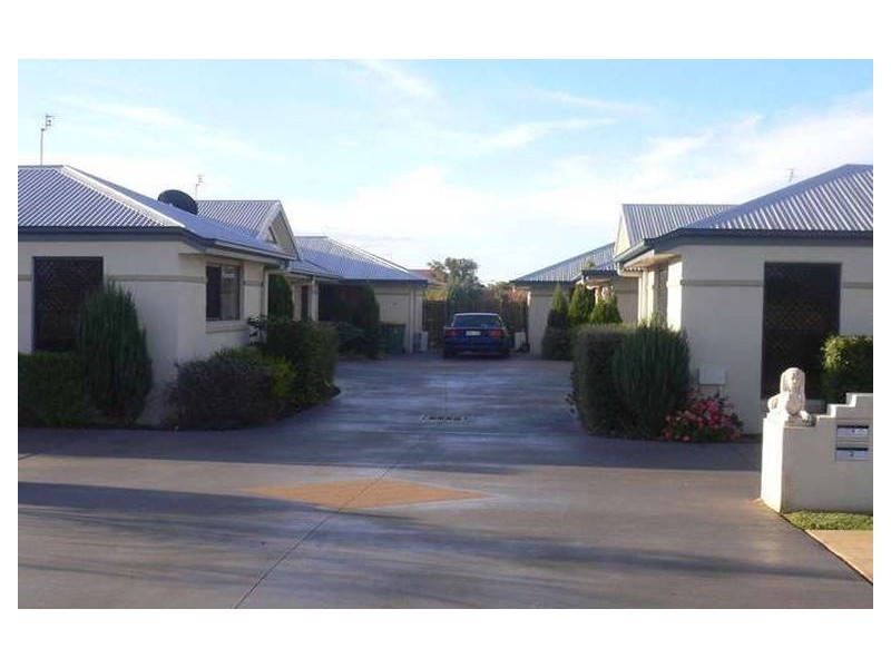 2/251 Nelson Street, Kearneys Spring QLD 4350