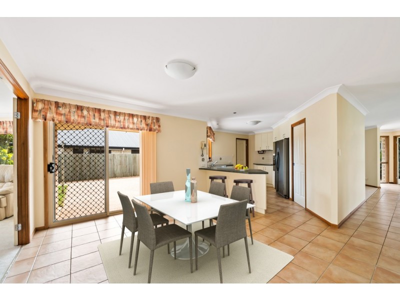 5 Shelton Crescent, Kearneys Spring QLD 4350