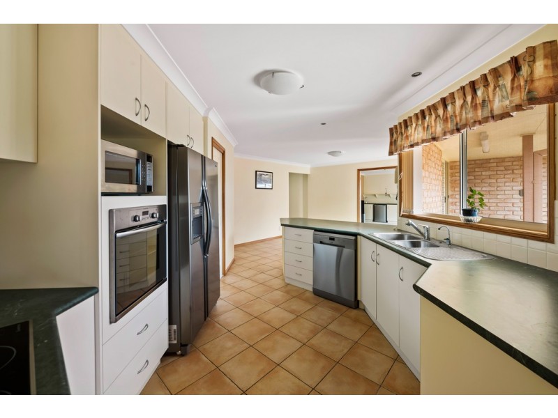 5 Shelton Crescent, Kearneys Spring QLD 4350