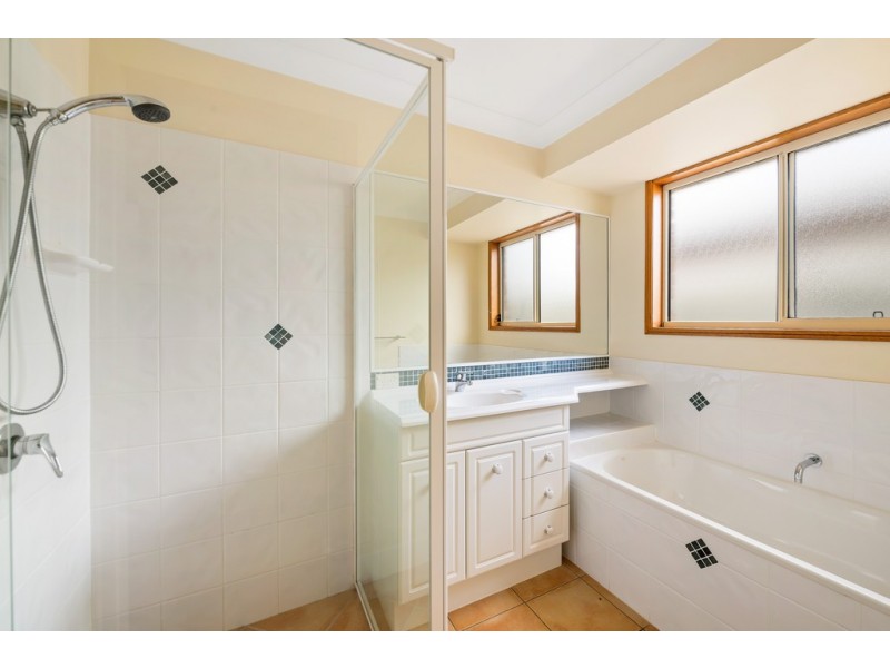 5 Shelton Crescent, Kearneys Spring QLD 4350