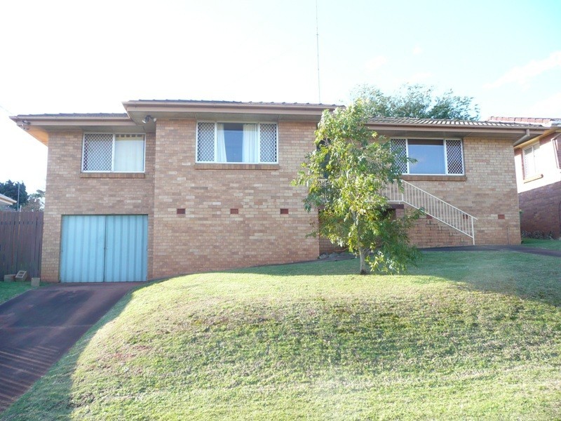 9 Wellsley Street, North Toowoomba QLD 4350