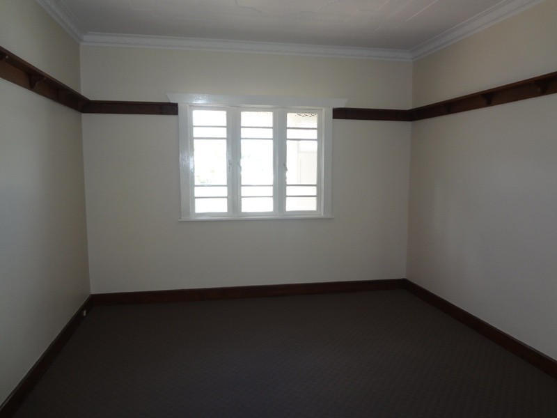 4 Stonehaven Street, Mount Lofty QLD 4350