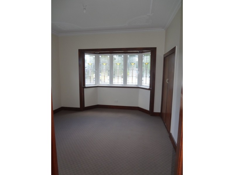 4 Stonehaven Street, Mount Lofty QLD 4350