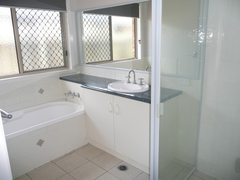 398 West Street, Kearneys Spring QLD 4350