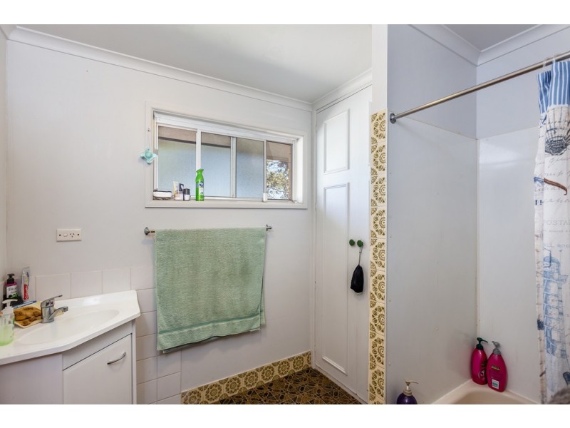 8 Bagot Street, Centenary Heights QLD 4350