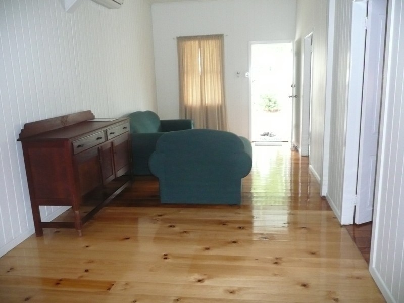 26a Rhyde Street, Mount Lofty QLD 4350