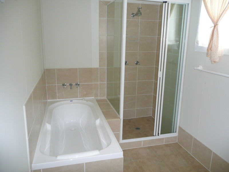 26a Rhyde Street, Mount Lofty QLD 4350