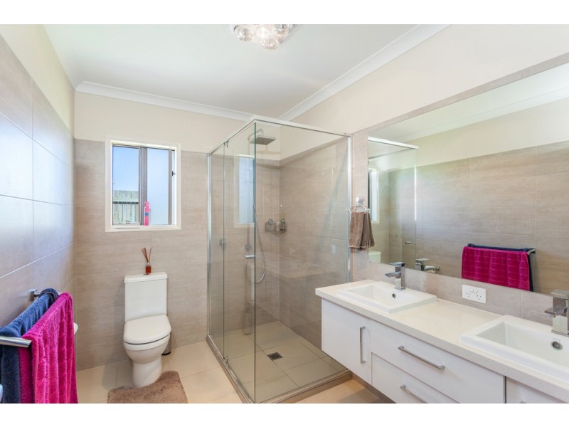 20 Sophia Crescent, Cotswold Hills QLD 4350