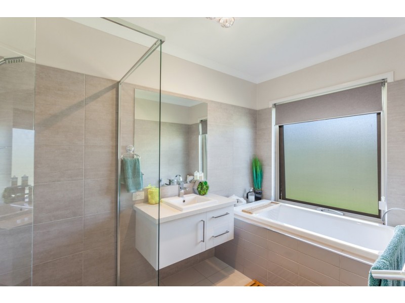 20 Sophia Crescent, Cotswold Hills QLD 4350