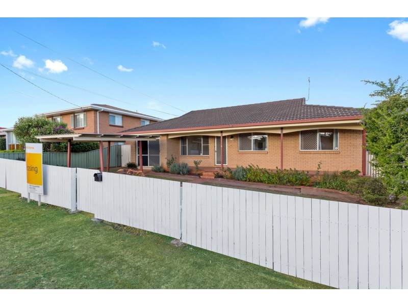 8 Hinton Street, Wilsonton QLD 4350