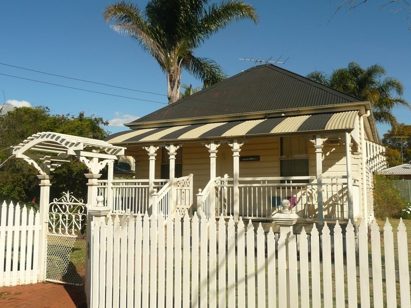 10 Albert Street, Newtown QLD 4350