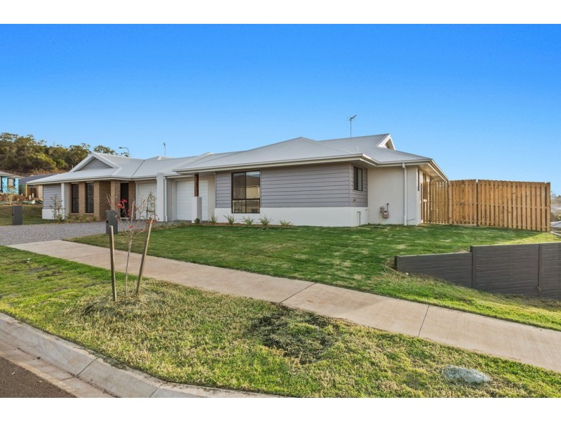 2/2 Diva Lane, Glenvale QLD 4350