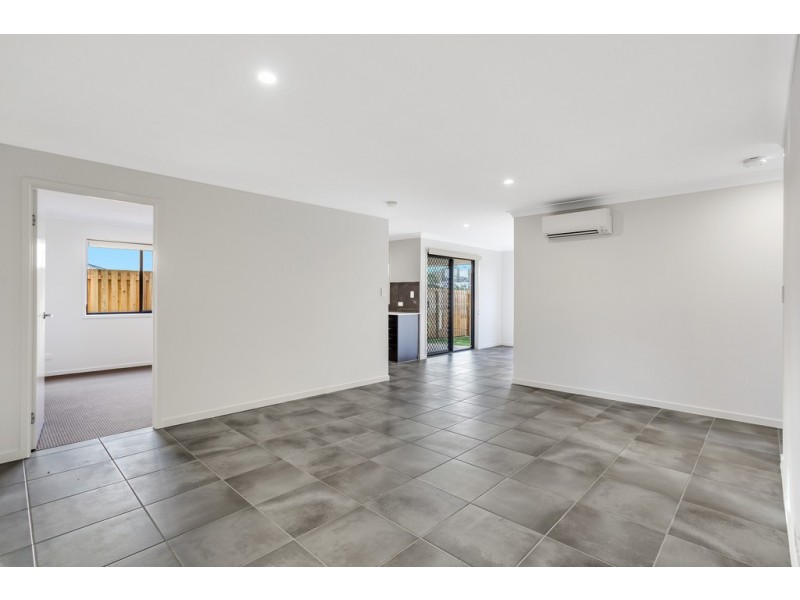 2/2 Diva Lane, Glenvale QLD 4350