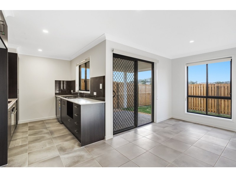 2/2 Diva Lane, Glenvale QLD 4350