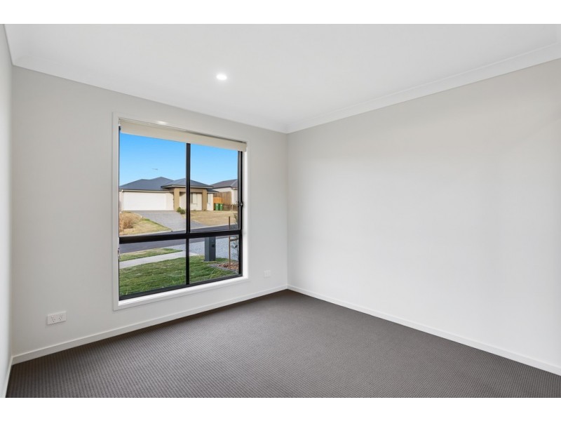 2/2 Diva Lane, Glenvale QLD 4350