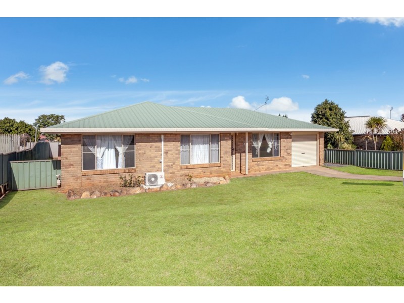 12 Oaklands Court, Glenvale QLD 4350
