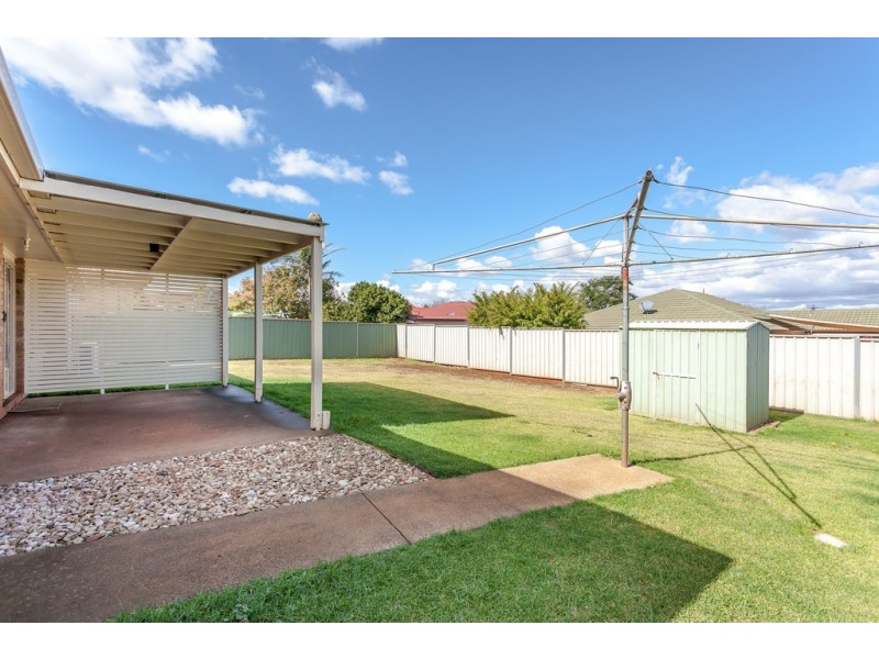 12 Oaklands Court, Glenvale QLD 4350