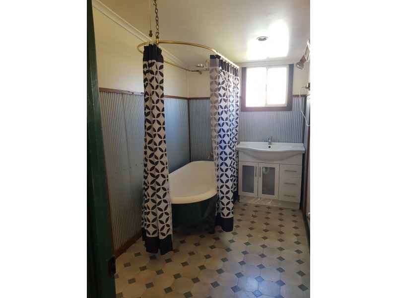 114 Hill Street, Newtown QLD 4350