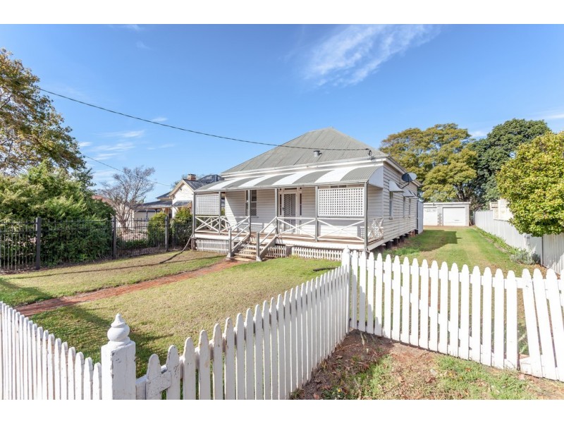 232 Herries Street, Newtown QLD 4350