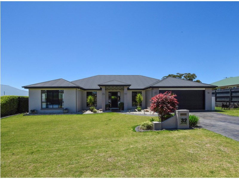 32 Wood Drive, Middle Ridge QLD 4350