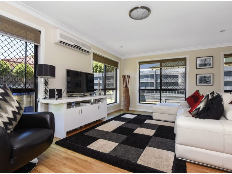 32 Wood Drive, Middle Ridge QLD 4350