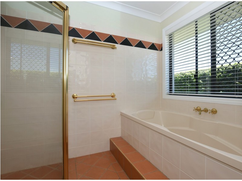 32 Wood Drive, Middle Ridge QLD 4350