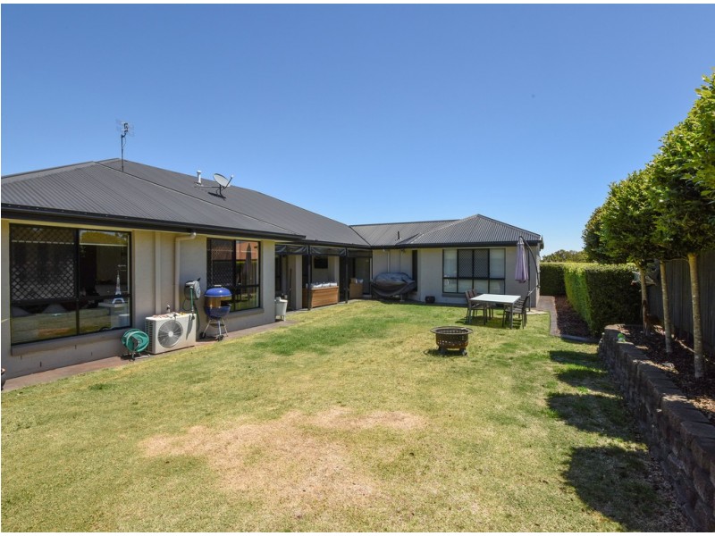 32 Wood Drive, Middle Ridge QLD 4350