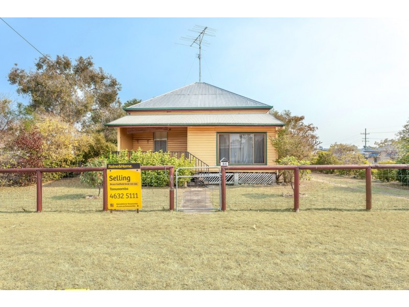 24 Station Street, Helidon QLD 4344