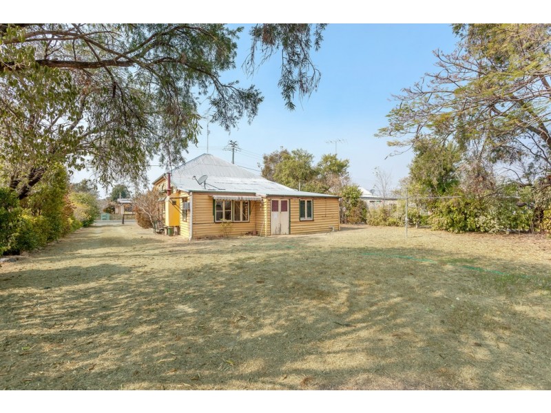 24 Station Street, Helidon QLD 4344