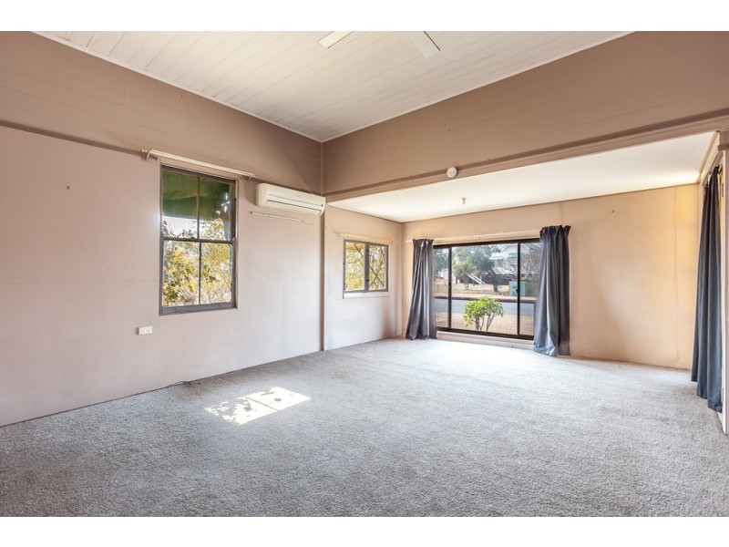24 Station Street, Helidon QLD 4344