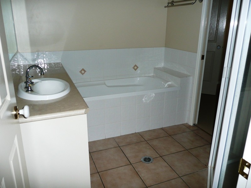 10 Cortess Street, Kearneys Spring QLD 4350