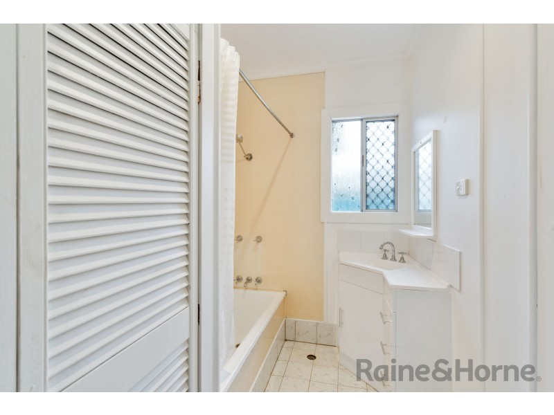 2 Teesdale Avenue, Newtown QLD 4350