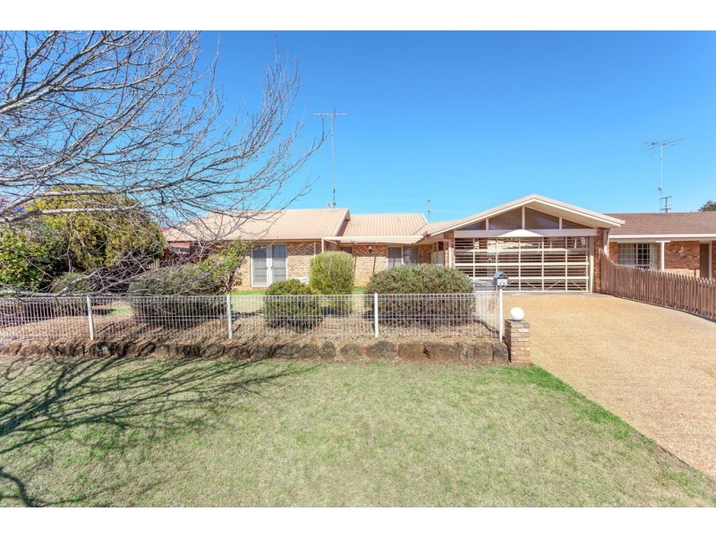 48 Lorraine Crescent, Centenary Heights QLD 4350