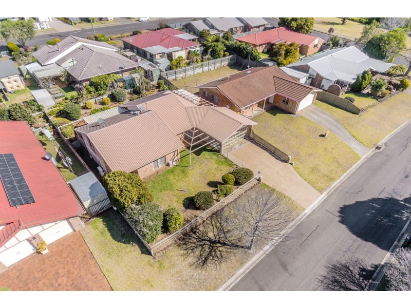 48 Lorraine Crescent, Centenary Heights QLD 4350