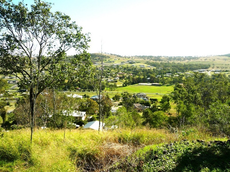 18 Hillview Court, Top Camp QLD 4350