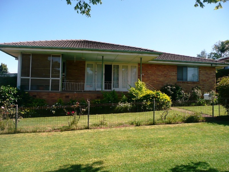 14 Hunter Street, Centenary Heights QLD 4350