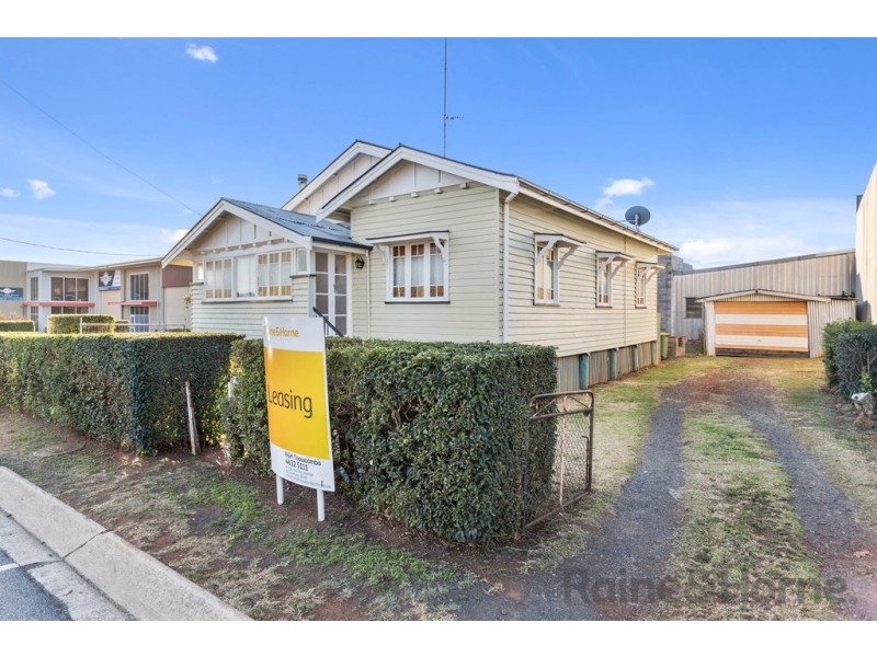 3 Robertson Street, South Toowoomba QLD 4350