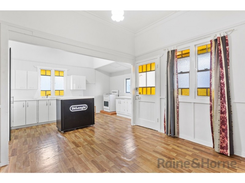 3 Robertson Street, South Toowoomba QLD 4350