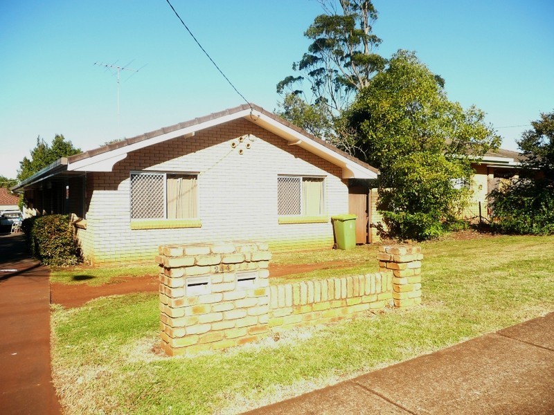 2/244 Alderley Street, Centenary Heights QLD 4350