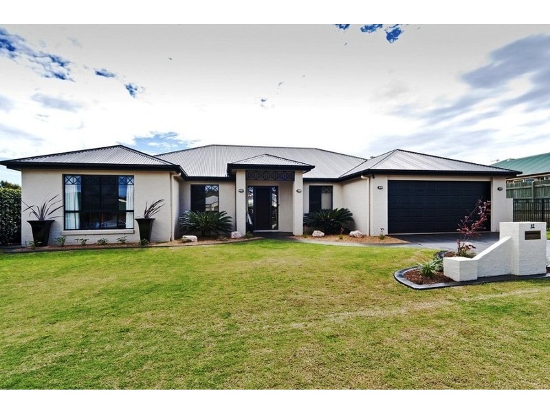 32 Wood Drive, Middle Ridge QLD 4350