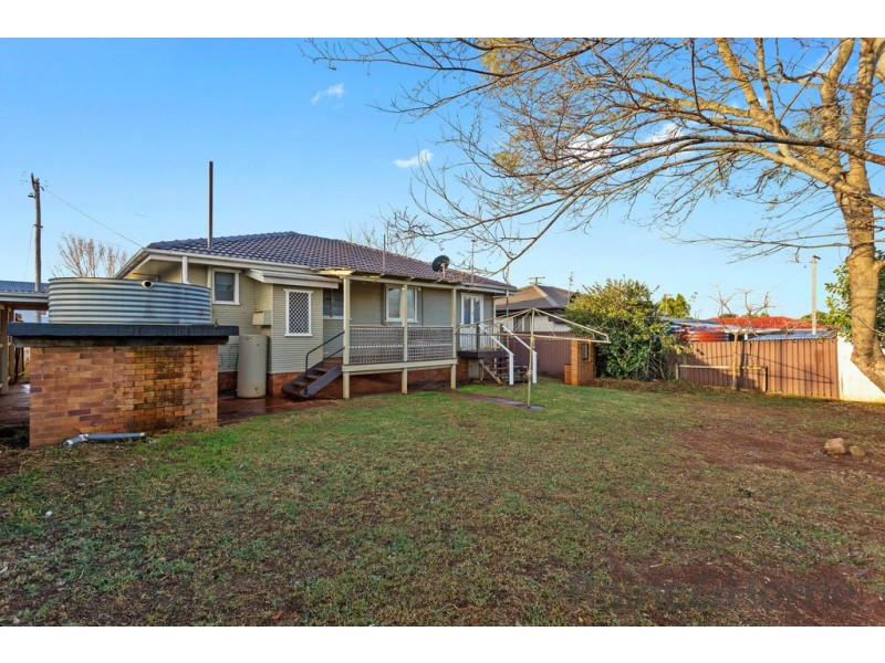 4 Nuss Street, Wilsonton QLD 4350