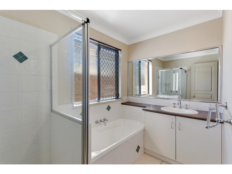 2/73 Kearney Street, Kearneys Spring QLD 4350