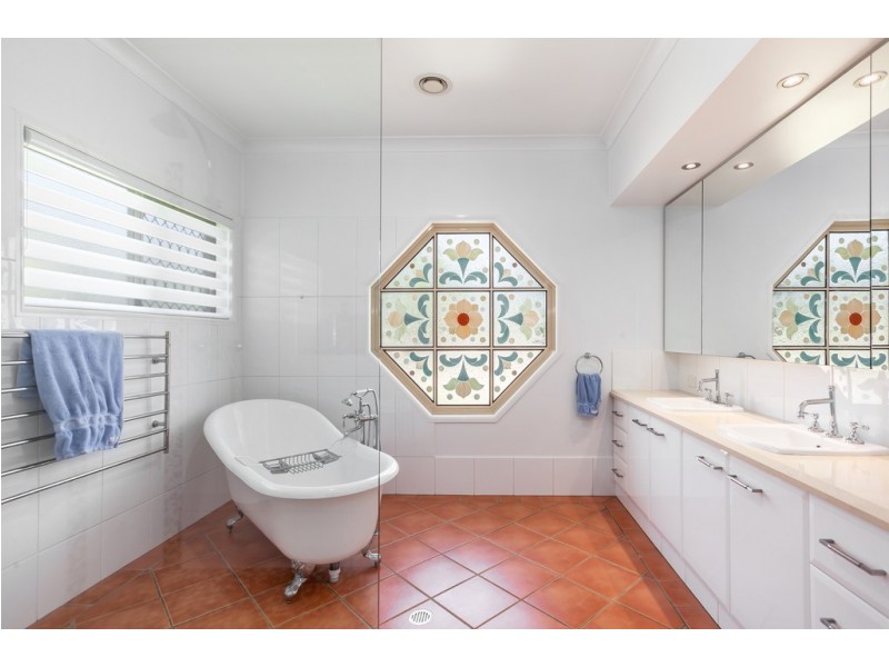 1 Rocky Ridge Court, Cotswold Hills QLD 4350